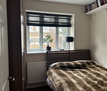 Two bedroom flat in South London, close to Norbury and Streatham stations - Photo 2