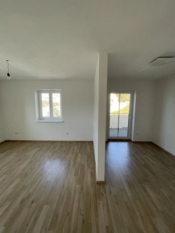 Gelegenheit: Neuwertige, helle 2-Zimmer-Wohnung mit möblierter Küche, Balkon und tollem Innblick in Obernberg - Photo 2