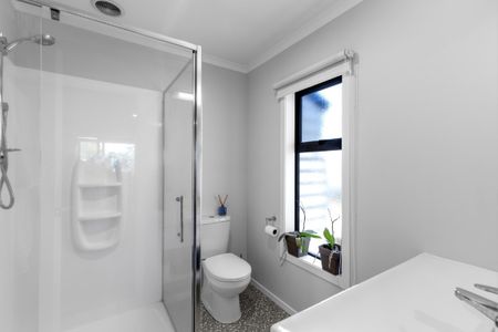 Welcome to the epitome of modern townhouse living! - Photo 2