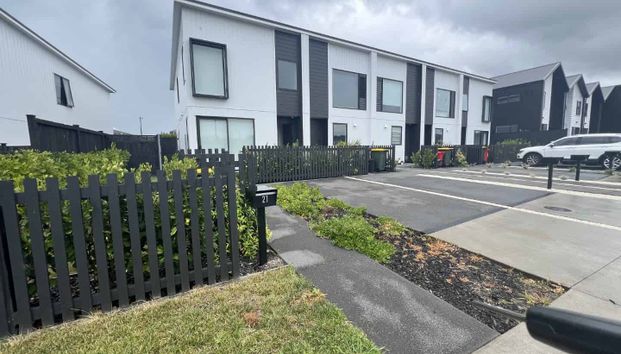 21 Koura Drive, Red Beach - Photo 1