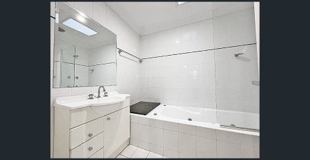 HUGE 3 BEDROOM TOWNHOUSE PLUS STUDY AREA IN QUIET CUL-DE-SAC DEVELOPMENT - Photo 5