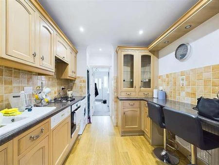 Lawn Close, Ruislip, HA4 - Photo 3