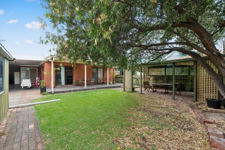 Family Home with Room to Move&excl; - Photo 2