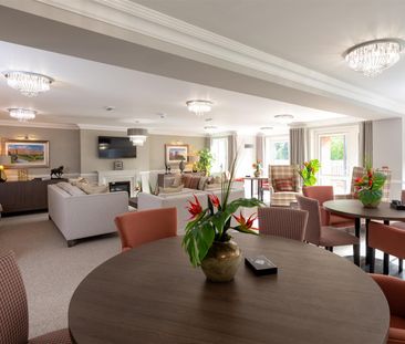 Langton Lodge, Staines-Upon-Thames, Surrey - Photo 1