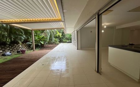 Appartement à louer 4 pièces • 133,38 m2 Fort-de-France - Photo 4