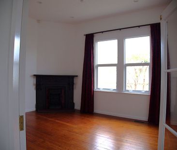 Perfect location, newly renovated, heart of Karori - Photo 4