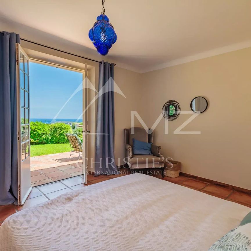 Proche Saint-Tropez - Charmante villa vue mer - Photo 1
