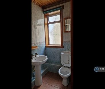 2 bedroom semi-detached house to rent - Photo 6