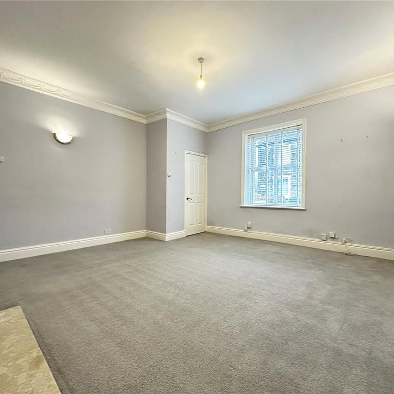 3 bedroom end of terrace house to rent - Photo 1