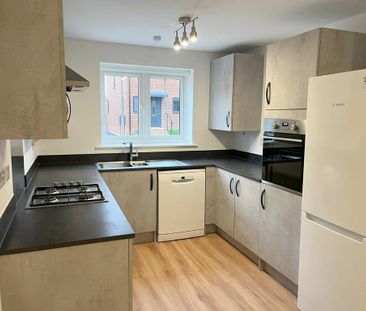 4 bedroom semi-detached house to rent - Photo 5