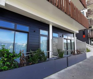 Library Lane Cutie - Photo 4