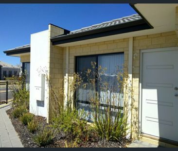 Excellent Location opposite Train Station! - Photo 3