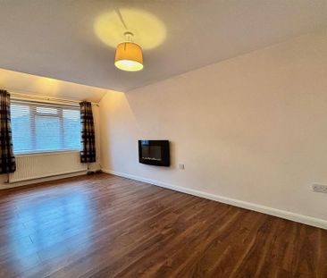 4 bedroom end of terrace house to rent - Photo 1