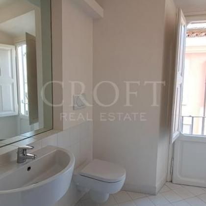 Piazza Navona: Sunny 110 smq, semi-furnished, 3rd floor, 2 beds, 2 baths, living room, open-plan kitchen, with lift. #2370 - Photo 4