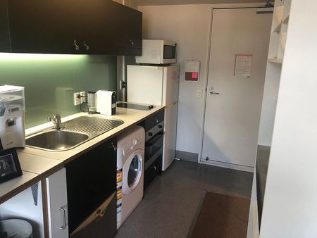 Modern 1BR Apt in Te Aro - Photo 5