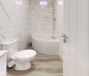 4 bedroom flat to rent - Photo 6