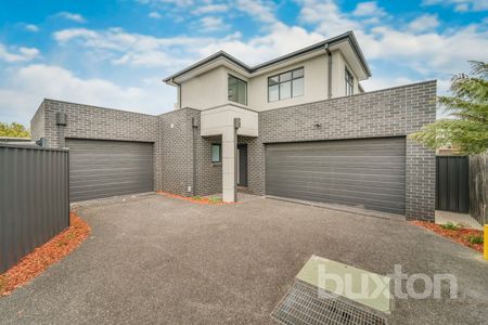 TOWNHOUSE IN HIGH DEMAND!!! - Photo 5