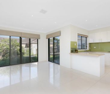 Modern Mentone Living – Stylish 3-Bedroom Townhouse at 5B Avenza St... - Photo 5