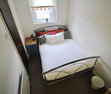 Flat 5, 32 Kelso Road, LS2 9PR, Leeds - Photo 1