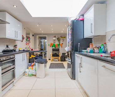 6 bedroom house to rent - Photo 2
