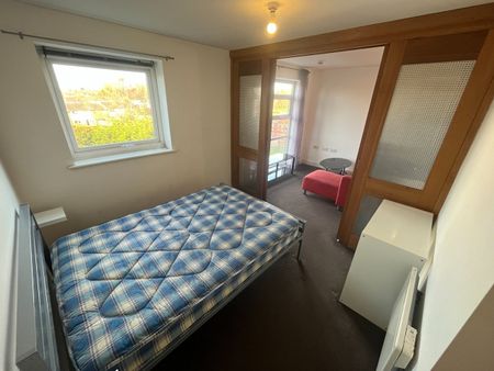 Studio Flat, Renolds House, M5 - Photo 5