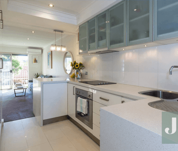 Stylish and Sought-After Location - Photo 5