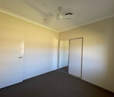 Beautiful 4 bedroom 2 bathroom home - Photo 3