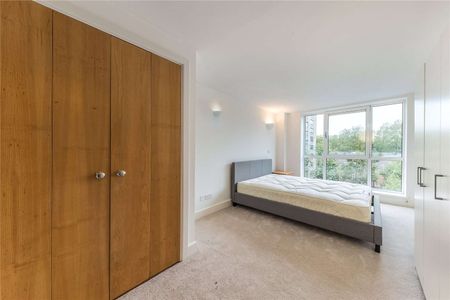Bright 2 bedroom, 2 bathroom apartment located in a small development in the heart of Westminster. - Photo 5