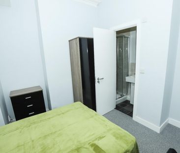 5 bedroom Flat To Let - Photo 5