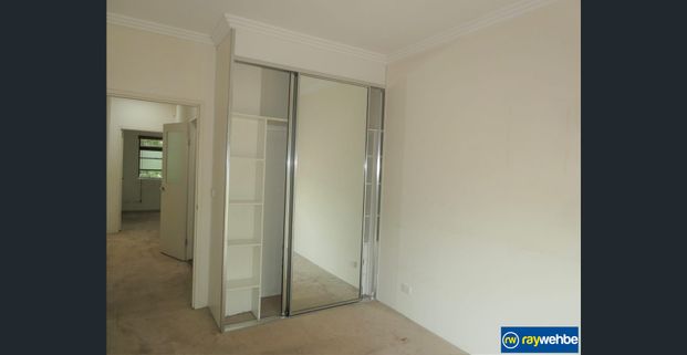 Freshly Painted, Executive Style Townhouse in Prime Parramatta Location - Photo 1