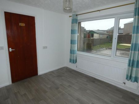 3 bedroom end of terrace house to rent - Photo 3