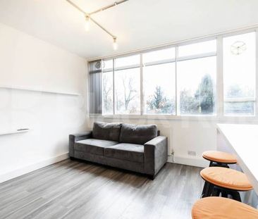 A well-presented and modern one-bedroom apartment located on the so... - Photo 1