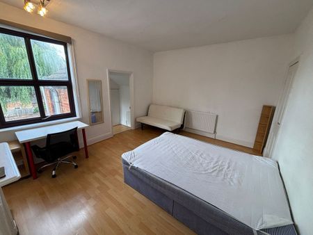 108 Paget Street - Off Street Parking & 4 Huge Doubles Loughborough - Photo 2