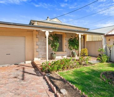 Forestville - Photo 2