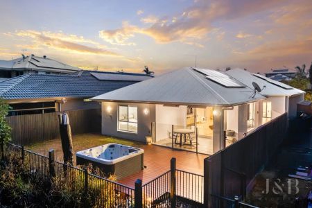 “Modern Family Retreat Backing Onto Tranquil Parklands” - Photo 3