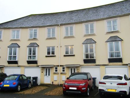 4 bed House - To Let - Photo 2