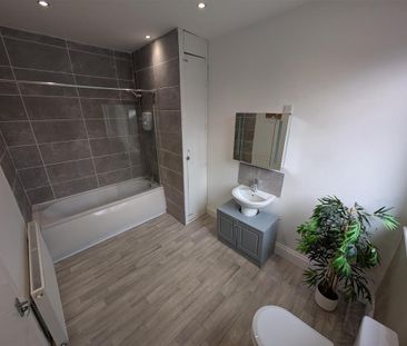 2 bedroom semi-detached house to rent - Photo 5