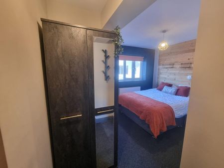 1 bedroom in a house share to rent - Photo 3