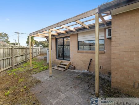 Beautifully Renovated 2 Bedroom Unit - Photo 3