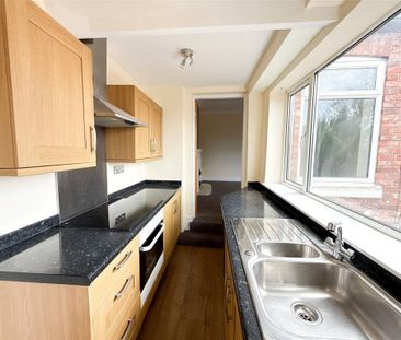 3 bedroom flat to rent - Photo 1