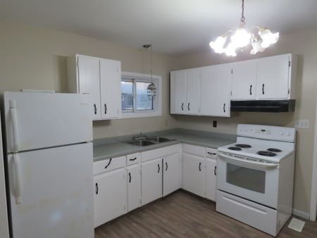 For Lease - 564 Lakeview Road Unit# B, Fort Erie, Ontario - Photo 5