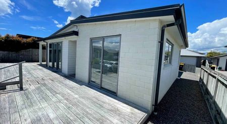 EASY CARE LIVING FOR YOUR FAMILY! - Photo 4