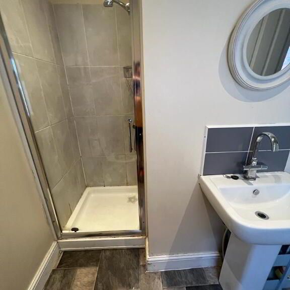 Tates Avenue, Ensuite Room 6, All Bills Included, Belfast, BT9 7BY - Photo 1