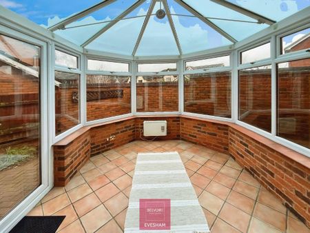 4 bedroom detached house to rent - Photo 2