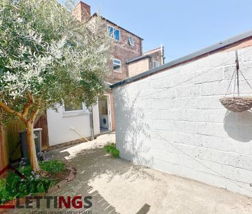 4 bedroom end of terrace house to rent - Photo 3