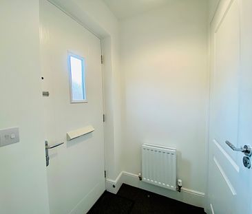 2 bed terraced house to rent in Hawkins Road, Exeter, EX1 - Photo 3