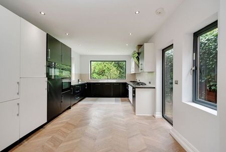 5 Bedroom Detached To Let - Photo 3