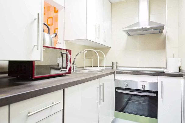 Calle Salitre, Málaga, Andalusia 29002 - Photo 1