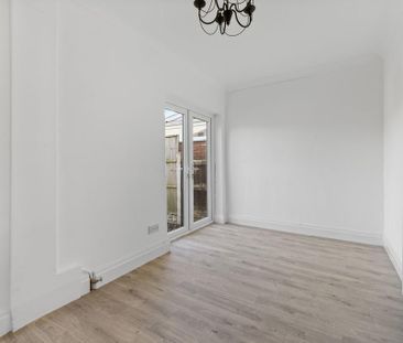 2 bedroom semi-detached house to rent - Photo 2