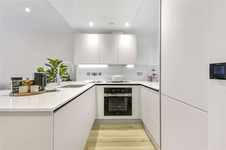 Recently refurbished three bedroom apartment in a high specification new development on Baker Street - Photo 3